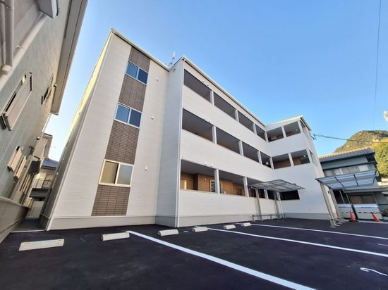 呉市天応大浜２丁目のアパートの外観