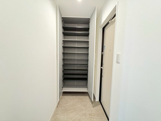 呉市天応大浜２丁目のアパートの玄関