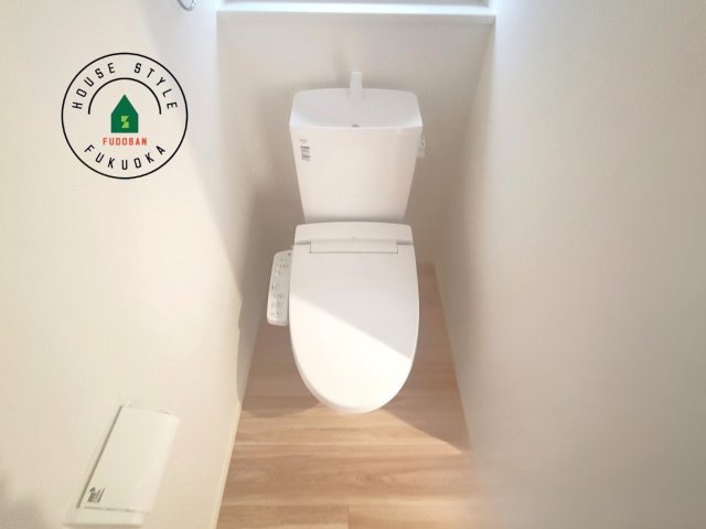 福岡市南区若久2丁目第2-1棟（2号棟）の内観：施工例|温水洗浄便座を完備しております。2ヶ所にトイレがあるのは朝の慌ただしい時間も安心です。