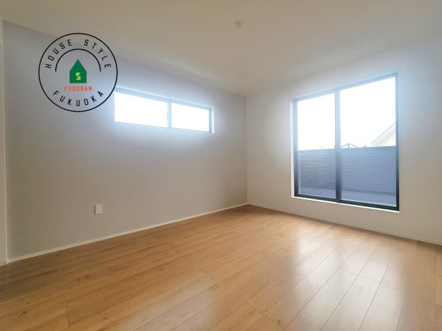 福岡市南区若久2丁目第2-1棟（2号棟）の内観：施工例|主寝室には収納力に優れたクローゼットがありますので、お部屋もすっきり片付きます。