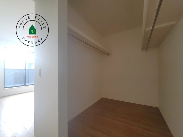 福岡市南区若久2丁目第2-1棟（2号棟）の内観：施工例|洋服や大きな荷物が多い方や人数の多いご家族などは、一般的なクローゼットよりもウォークインクローゼットのほうが使い勝手が良いです。