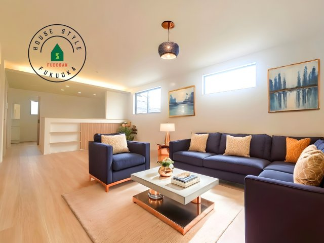 福岡市南区若久2丁目第2-1棟（2号棟）の内観：施工例|明るく開放的なリビングダイニングは豊かな陽光が注ぎ込み、やすらぎの空間を演出してくれます。ご家族で楽しいひとときをお過ごし下さい。※家具はCGを合成したものです。