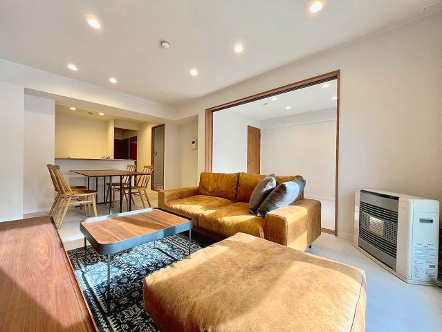 カーサ手稲本町の居間・リビング|JR函館本線「手稲」駅まで徒歩4分の4LDK住宅！