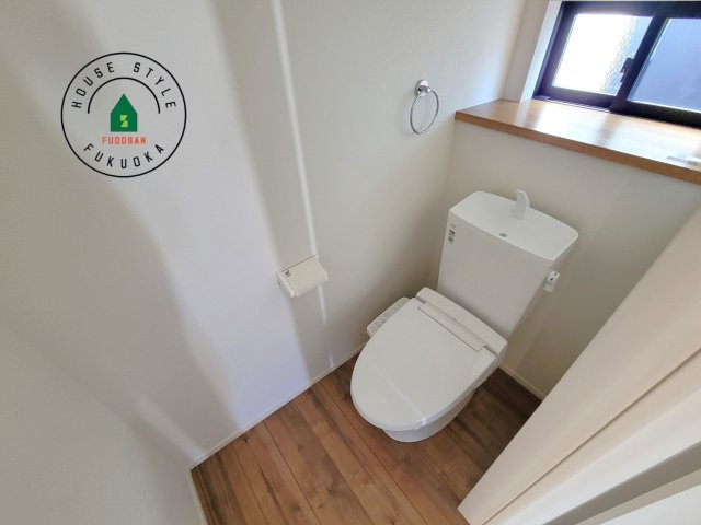 糟屋郡須恵町上須恵第25-2棟（4号棟）の内観：施工例|温水洗浄便座を完備しております。2ヶ所にトイレがあるのは朝の慌ただしい時間も安心です。