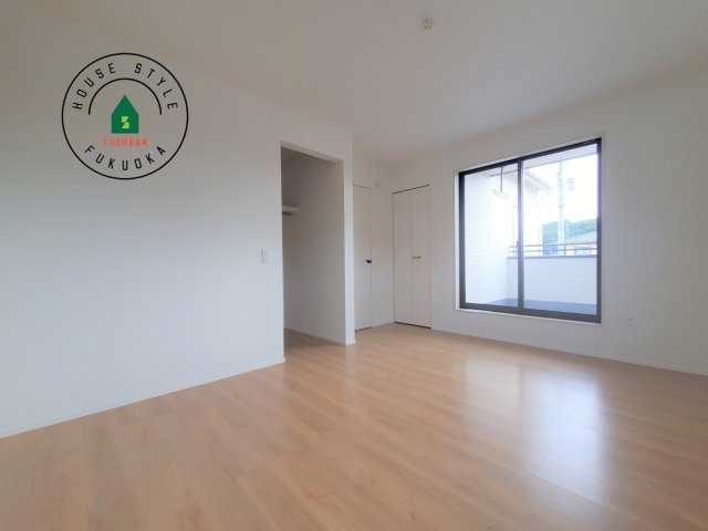 糟屋郡須恵町上須恵第25-2棟（4号棟）の内観：施工例|主寝室には収納力に優れたクローゼットがありますので、お部屋もすっきり片付きます。