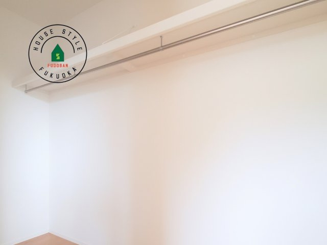 糟屋郡須恵町上須恵第25-2棟（4号棟）の内観：施工例|洋服や大きな荷物が多い方や人数の多いご家族などは、一般的なクローゼットよりもウォークインクローゼットのほうが使い勝手が良いです。