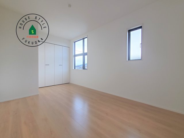 糟屋郡須恵町上須恵第25-2棟（4号棟）の内観：施工例|落ち着いた色調の洋室です。