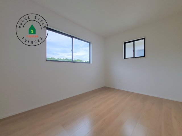 糟屋郡須恵町上須恵第25-2棟（4号棟）の内観：施工例|柔らかい陽光が差し込む明るいお部屋を演出する設計。彩光の取れる窓が気持ちの良いお部屋を創り上げます。