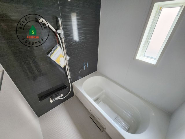 小郡市小郡第22-2棟（1号棟）の浴室|浴室は一日の疲れを癒す場所だから、家族みんながゆったりできる快適設計。追い炊き機能付きオートバス。安定した温度で、いつでも快適に入浴できます。