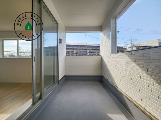 小郡市小郡第22-2棟（1号棟）のバルコニー|バルコニーに自分のこだわりをもたせる。120％自由自在のバルコニー。もちろんお洗濯物を干す、ゴミを一時保管するなどもおまかせください。バルコニーを多目的スペースとして考えてみましょう。