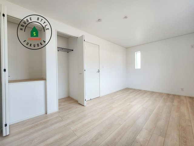 小郡市小郡第22-2棟（1号棟）の洋室|各部屋収納を備えており過ごしやすいお家です！