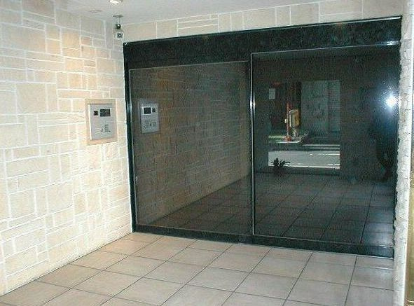 トーシンフェニックス西新宿５丁目弐番館のエントランス|毎日通るエントランスはこのようになっています