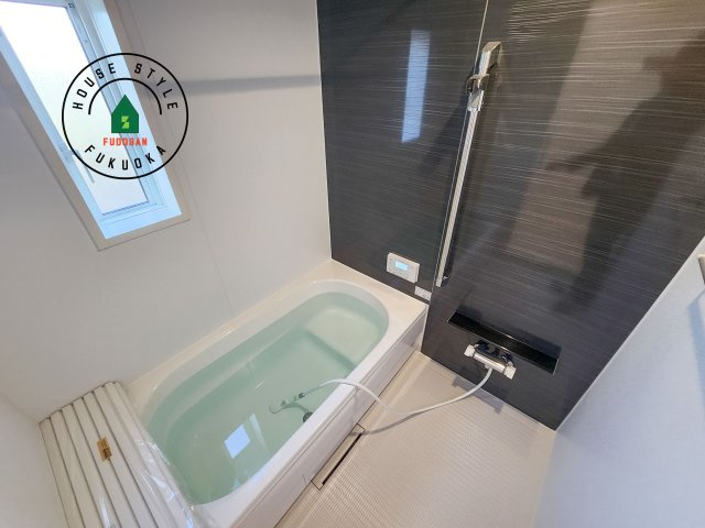 福岡市西区今宿東3丁目第10-6棟(5号棟)の浴室|浴室は一日の疲れを癒す場所だから、家族みんながゆったりできる快適設計。追い炊き機能付きオートバス。安定した温度で、いつでも快適に入浴できます。