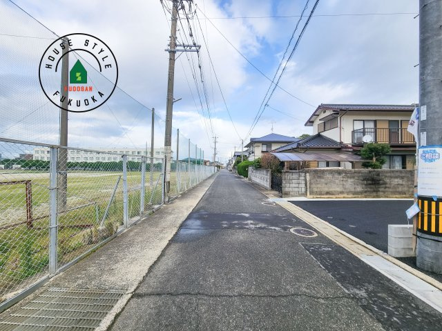 福岡市西区今宿東3丁目第10-6棟(5号棟)の前面道路含む現地写真|前面道路です。
