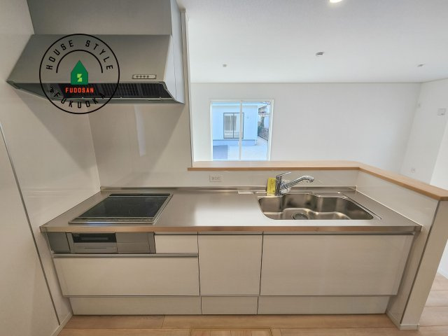 福岡市西区今宿東3丁目第10-6棟(5号棟)のキッチン|忙しい朝でも家族揃って食事をしたいゆとりあるダイニングスペース。