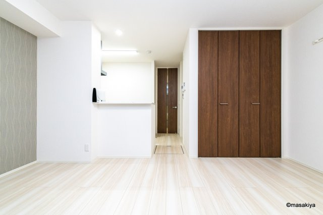 ドゥ・ヴィラージュ吉田の居間・リビング