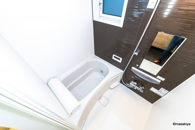 ドゥ・ヴィラージュ吉田の浴室|お風呂　追い焚き・浴室乾燥機付きです。