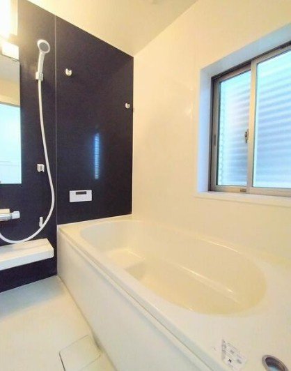 【中古】川越市大塚１丁目中古住宅の浴室|足の伸ばせるバスタブでリラックスタイムを過ごしましょう！