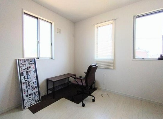 【中古】川越市大塚１丁目中古住宅の洋室|２F 10.7帖洋室は２部屋に分けることも出来ます！