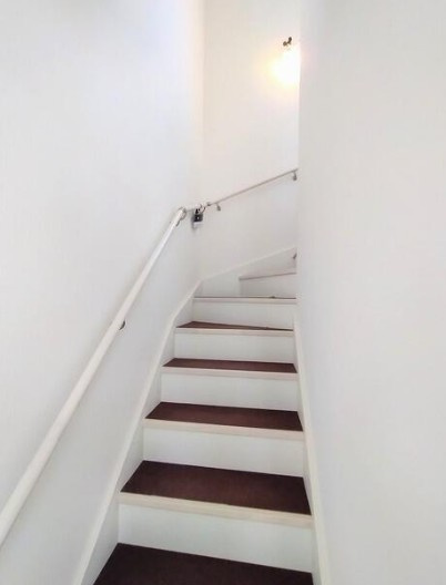 【中古】川越市大塚１丁目中古住宅の内装|手すり付き階段です