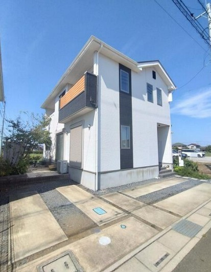 【中古】川越市大塚１丁目中古住宅の外観|2018年築の陽当り良好物件です☆
内覧ご希望の方はお気軽にホームラボまで！