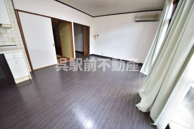 村上ビルの居間・リビング