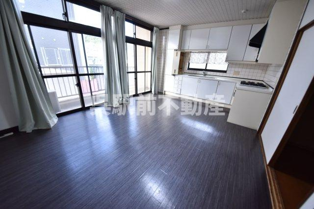 村上ビルの居間・リビング