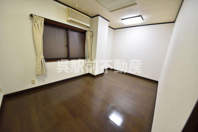 村上ビルの居間・リビング