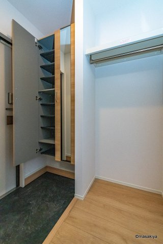 メゾン・ド・クーネルの玄関