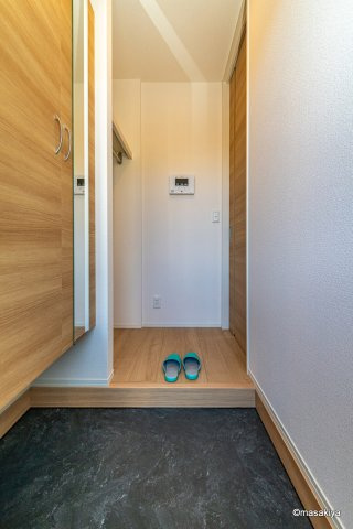 メゾン・ド・クーネルの玄関