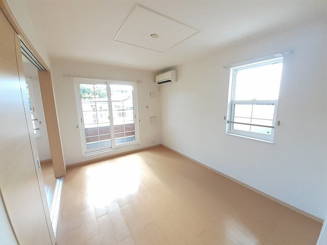 サンハイツ北六甲壱番館の居間・リビング