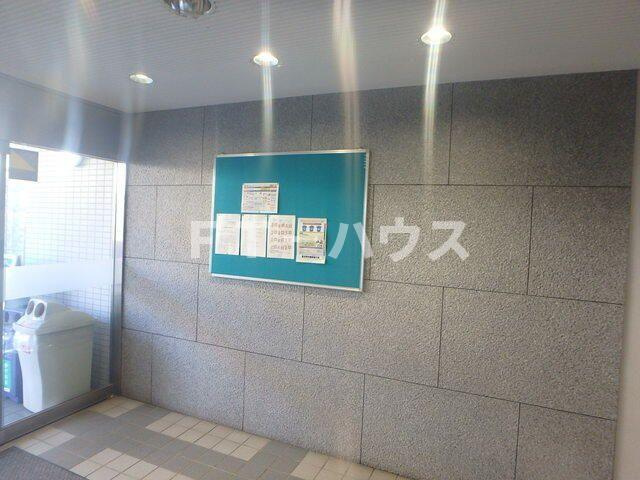 グランドパレス大久保のエントランス