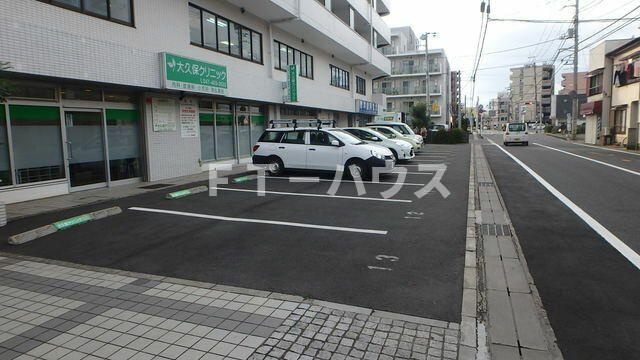 グランドパレス大久保の駐車場