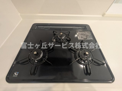 【その他】 | 豊橋市一色町字西内張 新築一戸建て 3号棟 | 3口コンロがあります