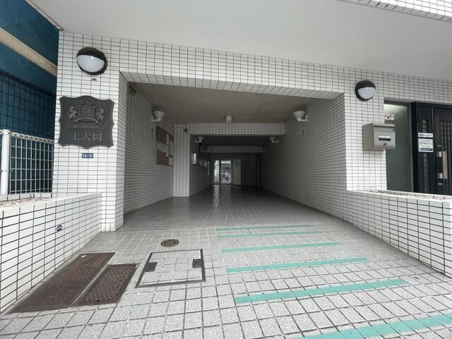 ホーユーパレス上大岡のエントランス