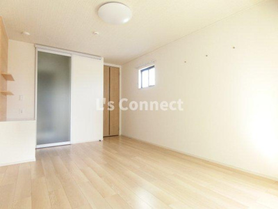 【居間・リビング】 | ウィンベル | 角部屋で２面に窓があります。