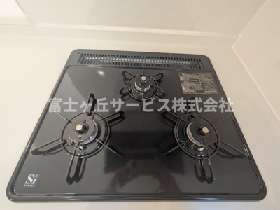 【その他】 | 豊橋市一色町字西内張 新築一戸建て 4号棟 | 3口コンロがあります