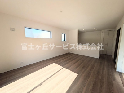 【居間・リビング】 | 豊橋市一色町字西内張 新築一戸建て 4号棟 | リビングダイニングです