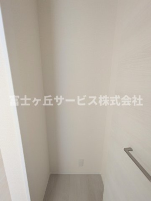 【収納】 | 豊橋市一色町字西内張 新築一戸建て 5号棟 | キッチン横の収納です