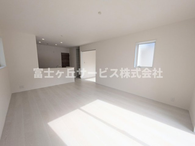 【居間・リビング】 | 豊橋市一色町字西内張 新築一戸建て 5号棟 | リビングダイニングです