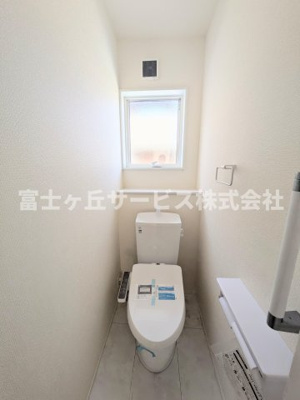 【トイレ】 | 豊橋市一色町字西内張 新築一戸建て 5号棟 | １F2F同タイプのトイレがあります