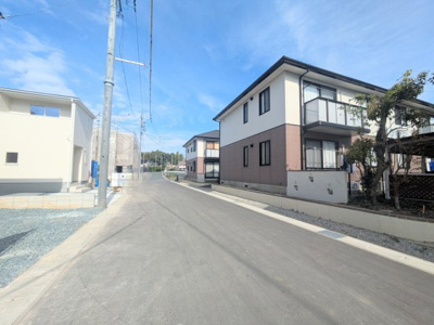 【前面道路含む現地写真】 | 豊橋市一色町字西内張 新築一戸建て 5号棟 | 前面道路です