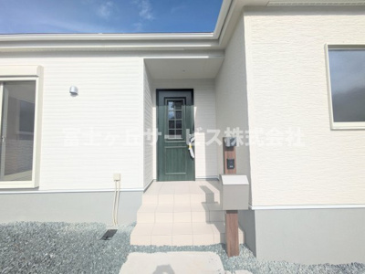 【エントランス】 | 豊橋市一色町字西内張 新築一戸建て 5号棟 | エントランスです