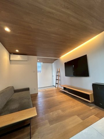 【居間・リビング】 | 高屋高美が丘９丁目の中古戸建て！ | こちらのリビングで趣味の時間をお楽しみください