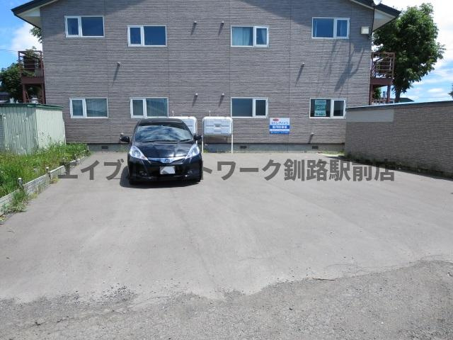 カトレアハイツの駐車場