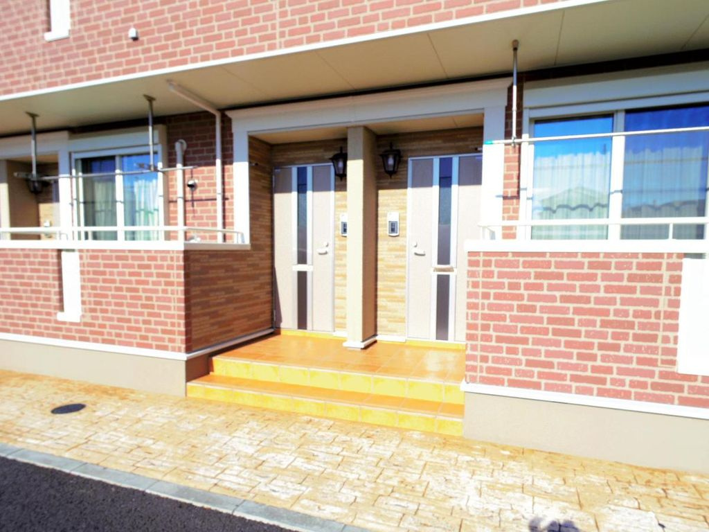 プロムナードのエントランス|落ち着いたエントランスです