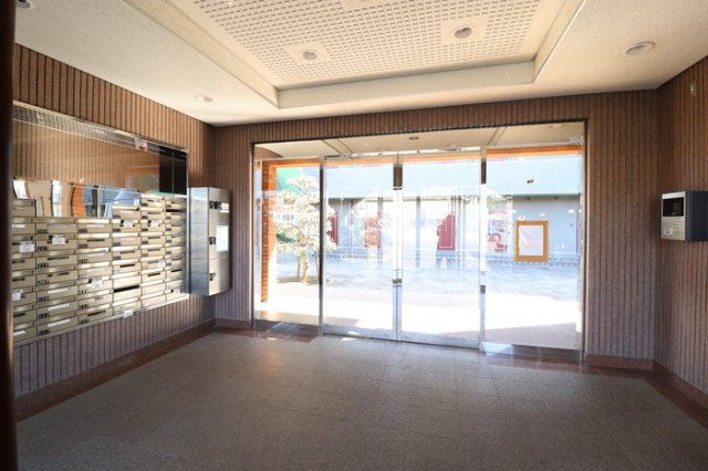 パティオ坂巻のロビー|集合ポスト オートロック 宅配ボックス