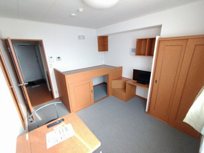 【居間・リビング】 | レオパレスホワイトコート高田西 | 1階はフローリング仕様です。