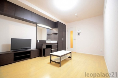 【居間・リビング】 | レオネクスト神木本町 | 同タイプモデル写真です