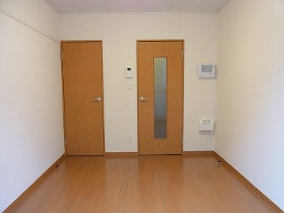 【居間・リビング】 | レオパレスフォレスト彩 | 1階はフローリング仕様